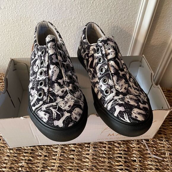 Blowfish Other - Blowfish Malibu Kids Dinosaur Print Bones Black and White Kids Loafers 1 NWT
